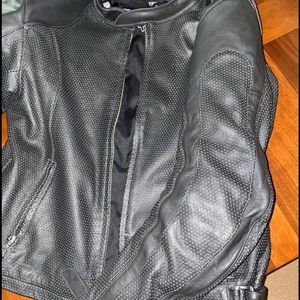 Leather motorcycle jacket 4 seasons like new